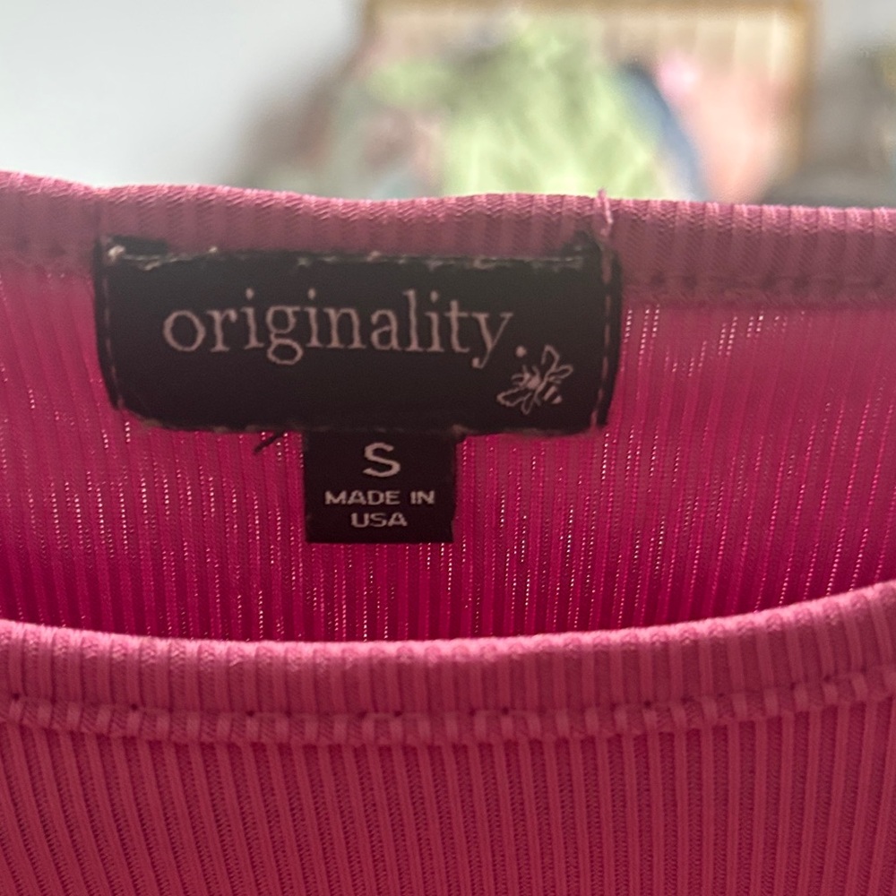 Pink Ribbed Short Sleeve Crop Top - Picture 3 of 3
